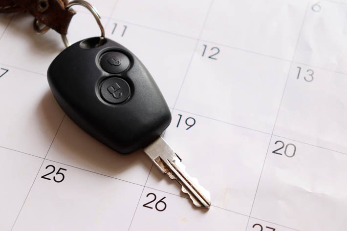Autosleutel op een kalender.