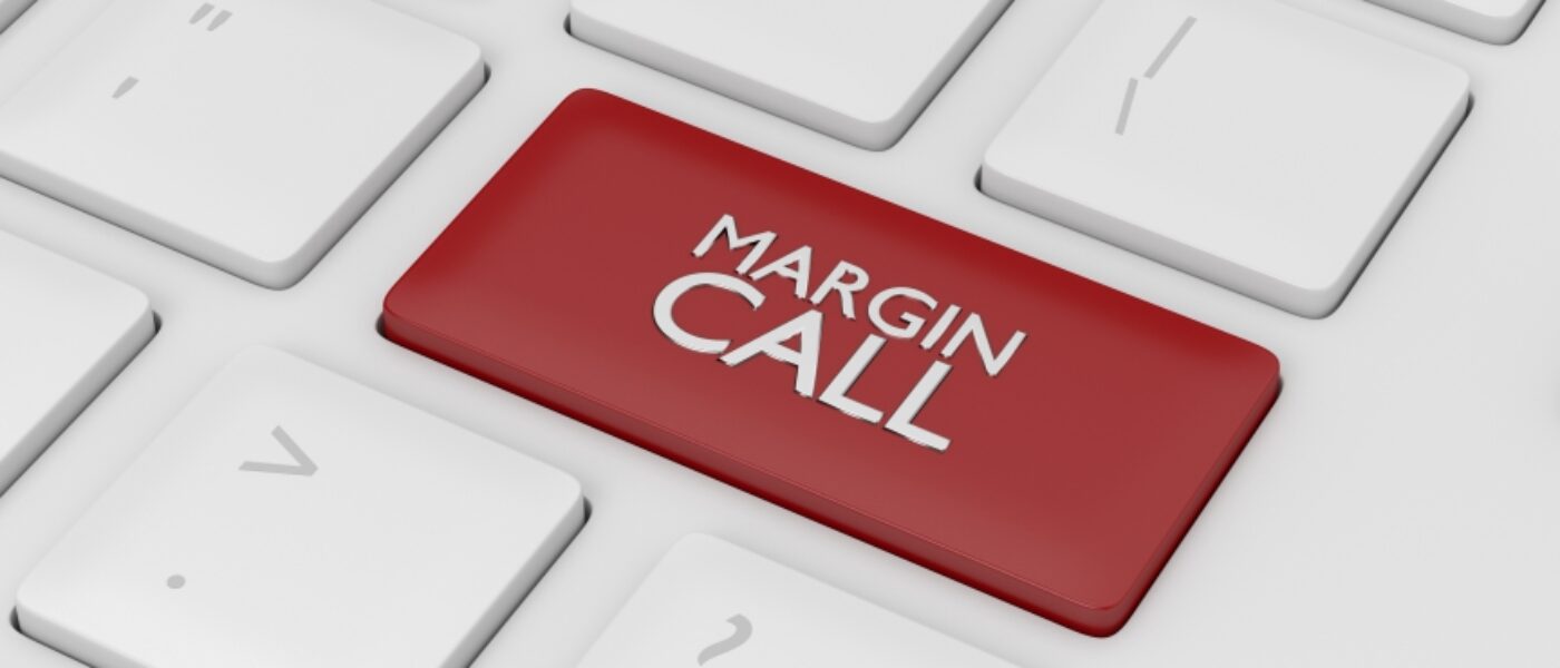 Rode knop op een toetsenbord met de tekst Margin CALL erop